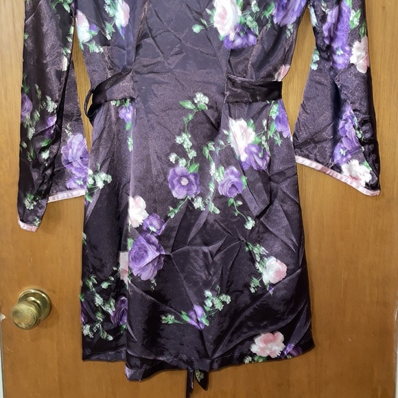•JONES NEW YORK•PURPLE & PINK FLORAL SILKIE FEEL ROBE SIZE S/M WITH POCKETS - Picture 8 of 8